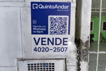 Casa à venda com 300m², 2 quartos e 3 vagasPLACA INSTALADA NA FACHADA