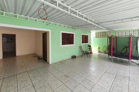 Casa à venda com 300m², 2 quartos e 3 vagasQuintal - Garagem