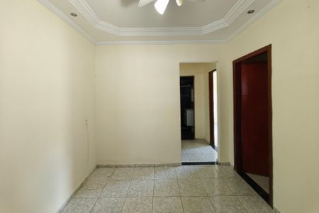 Casa à venda com 300m², 2 quartos e 3 vagasSala