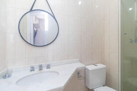 Banheiro  de apartamento para alugar com 1 quarto, 40m² em Floresta, Porto Alegre