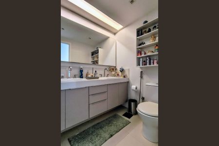 Apartamento para alugar com 160m², 4 quartos e 3 vagasBanheiro da Suite 2