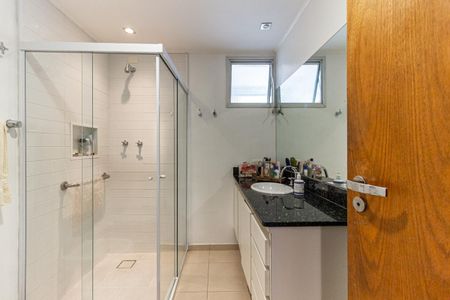 Apartamento à venda com 154m², 2 quartos e 2 vagas Apartamento à venda com 154m², 2 quartos e 2 vagasBanheiro da Suíte