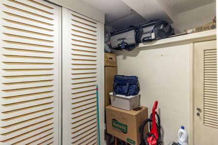 Apartamento à venda com 154m², 2 quartos e 2 vagas Apartamento à venda com 154m², 2 quartos e 2 vagasQuarto de Serviço