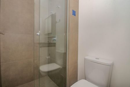 Banheiro da Suíte de apartamento para alugar com 1 quarto, 48m² em São João, Porto Alegre