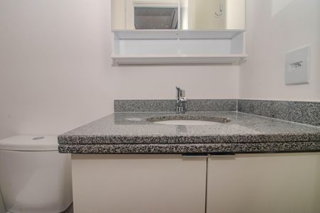 Banheiro da Suíte de apartamento para alugar com 1 quarto, 48m² em São João, Porto Alegre