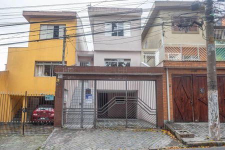 Casa para alugar com 182m², 3 quartos e 3 vagasFachada + placa 