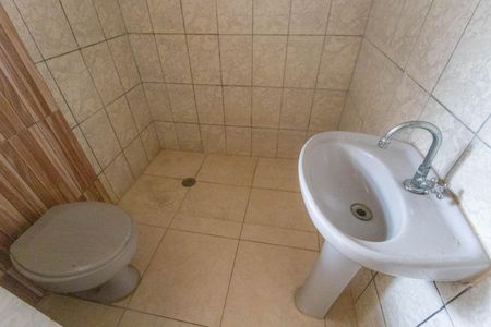 Casa para alugar com 182m², 3 quartos e 3 vagasEdícula - banheiro 