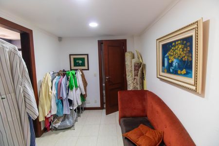 Casa de condomínio à venda com 838m², 4 quartos e 5 vagasCloset da suíte 4
