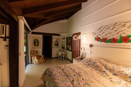 Casa de condomínio à venda com 838m², 4 quartos e 5 vagasSuíte 2