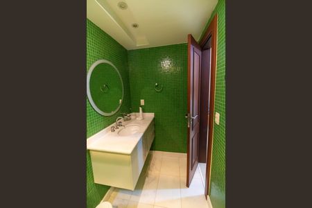 Casa de condomínio à venda com 838m², 4 quartos e 5 vagasBanheiro da Suíte 3