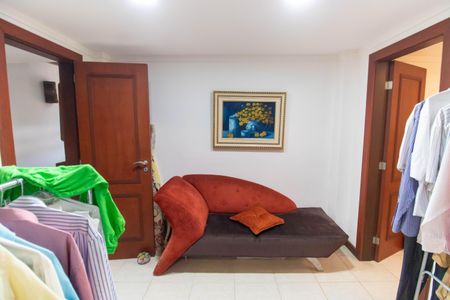 Casa de condomínio à venda com 838m², 4 quartos e 5 vagasCloset da suíte 4