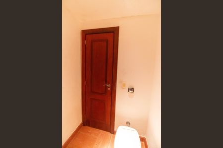 Casa de condomínio à venda com 838m², 4 quartos e 5 vagasLavabo