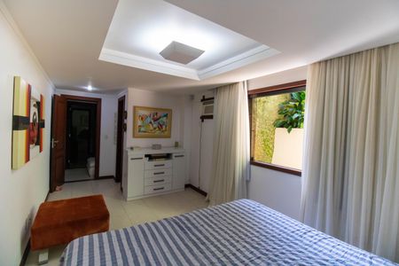 Casa de condomínio à venda com 838m², 4 quartos e 5 vagasSuíte 3