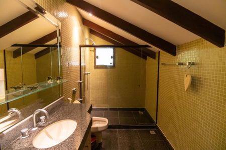 Casa de condomínio à venda com 838m², 4 quartos e 5 vagasBanheiro da Suíte 1