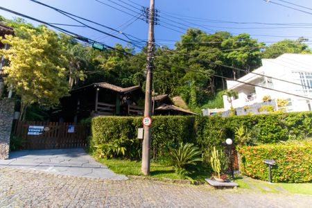 Casa de condomínio à venda com 838m², 4 quartos e 5 vagasFachada