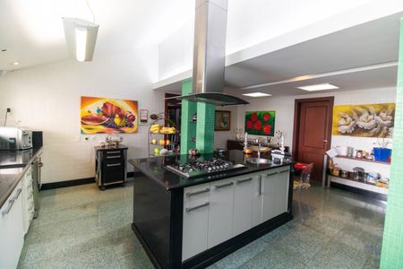 Casa de condomínio à venda com 838m², 4 quartos e 5 vagasCozinha