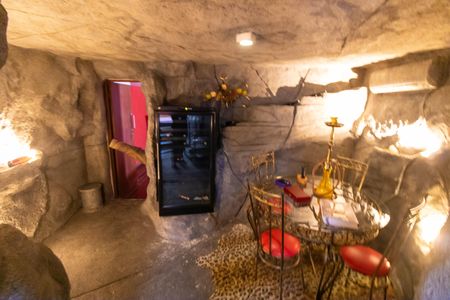 Casa de condomínio à venda com 838m², 4 quartos e 5 vagasAdega