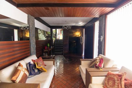 Casa de condomínio à venda com 838m², 4 quartos e 5 vagasHall de entrada