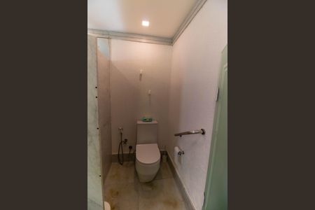 Casa de condomínio à venda com 838m², 4 quartos e 5 vagasBanheiro da Suíte 2