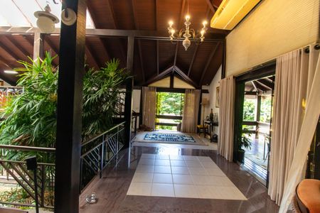 Casa de condomínio à venda com 838m², 4 quartos e 5 vagasSala