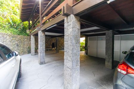 Casa de condomínio à venda com 838m², 4 quartos e 5 vagasÁrea externa