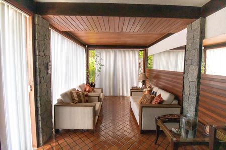 Casa de condomínio à venda com 838m², 4 quartos e 5 vagasHall de entrada