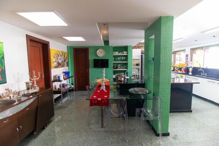 Casa de condomínio à venda com 838m², 4 quartos e 5 vagasCozinha