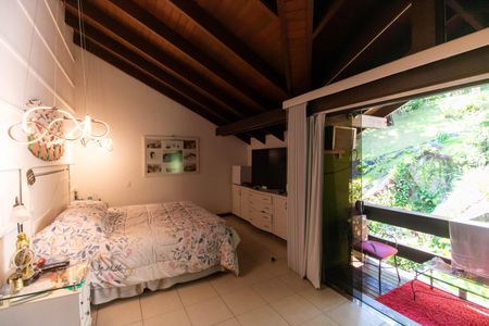 Casa de condomínio à venda com 838m², 4 quartos e 5 vagasSuíte 2