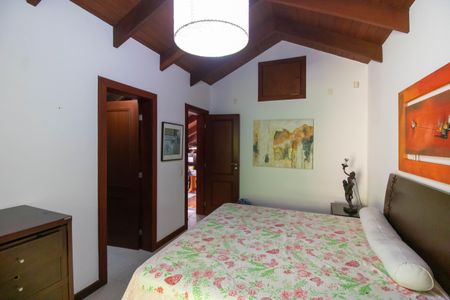 Casa de condomínio à venda com 838m², 4 quartos e 5 vagasSuíte 1