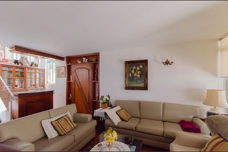 Casa à venda com 250m², 3 quartos e 3 vagas Casa à venda com 250m², 3 quartos e 3 vagasSala
