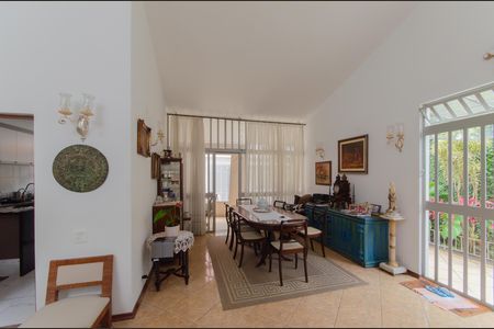 Casa à venda com 250m², 3 quartos e 3 vagas Casa à venda com 250m², 3 quartos e 3 vagasSala de Jantar