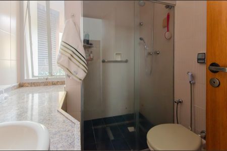 Casa à venda com 250m², 3 quartos e 3 vagas Casa à venda com 250m², 3 quartos e 3 vagasBanheiro Social