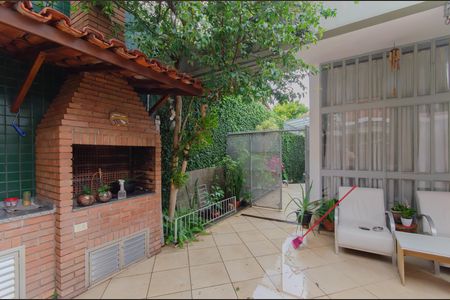 Casa à venda com 250m², 3 quartos e 3 vagas Casa à venda com 250m², 3 quartos e 3 vagasChurrasqueira