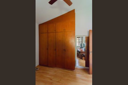 Casa à venda com 250m², 3 quartos e 3 vagas Casa à venda com 250m², 3 quartos e 3 vagasQuarto 2