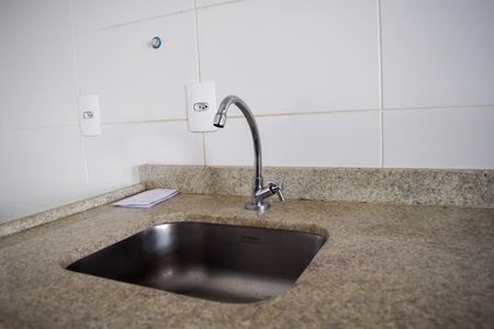 Cozinha detalhe  de apartamento para alugar com 2 quartos, 60m² em Vila Esperança, São Paulo
