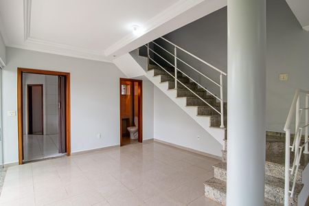Casa de condomínio para alugar com 342m², 5 quartos e 5 vagasSala