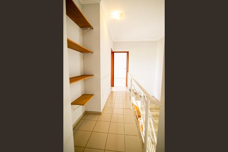 Casa de condomínio para alugar com 342m², 5 quartos e 5 vagasCorredor