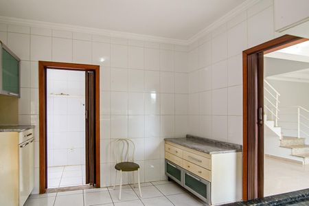 Casa de condomínio para alugar com 342m², 5 quartos e 5 vagascozinha