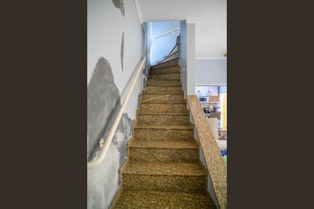 Casa à venda com 300m², 5 quartos e 2 vagas Casa à venda com 300m², 5 quartos e 2 vagasEscada - Casa 1