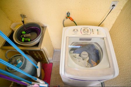 Casa à venda com 300m², 5 quartos e 2 vagas Casa à venda com 300m², 5 quartos e 2 vagasÁrea de Serviço - Casa 1