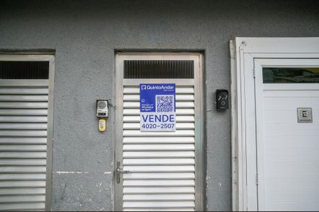 Casa à venda com 300m², 5 quartos e 2 vagas Casa à venda com 300m², 5 quartos e 2 vagasFachada