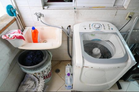 Casa à venda com 300m², 5 quartos e 2 vagas Casa à venda com 300m², 5 quartos e 2 vagasÁrea de Serviço - Casa 2