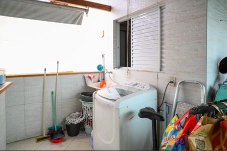 Casa à venda com 300m², 5 quartos e 2 vagas Casa à venda com 300m², 5 quartos e 2 vagasÁrea de Serviço - Casa 2