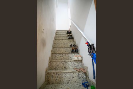 Casa à venda com 300m², 5 quartos e 2 vagas Casa à venda com 300m², 5 quartos e 2 vagasEscada - Casa 2