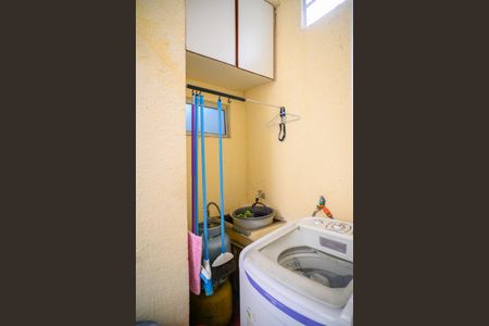 Casa à venda com 300m², 5 quartos e 2 vagas Casa à venda com 300m², 5 quartos e 2 vagasÁrea de Serviço - Casa 1