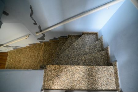 Casa à venda com 300m², 5 quartos e 2 vagas Casa à venda com 300m², 5 quartos e 2 vagasEscada - Casa 1