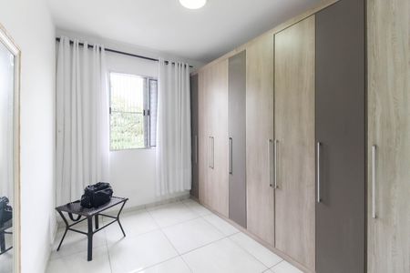Quarto 2 de apartamento para alugar com 2 quartos, 56m² em Conjunto Residencial José Bonifácio, São Paulo