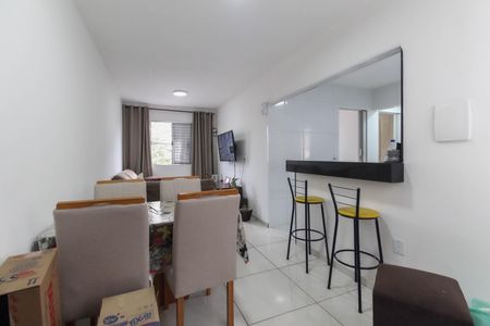 Sala de apartamento para alugar com 2 quartos, 56m² em Conjunto Residencial José Bonifácio, São Paulo
