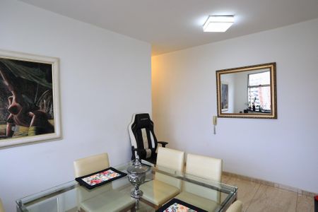 Apartamento para alugar com 65m², 2 quartos e 1 vagaSala