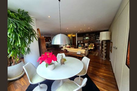 Apartamento à venda com 370m², 4 quartos e 3 vagas